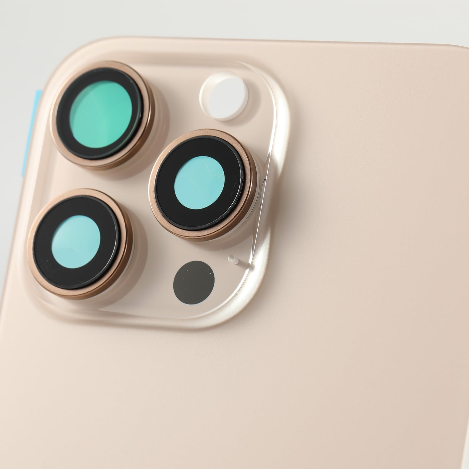 Capac spate sticla iPhone 16 Pro cu magnet, fara NFC, culoare Desert Titanium