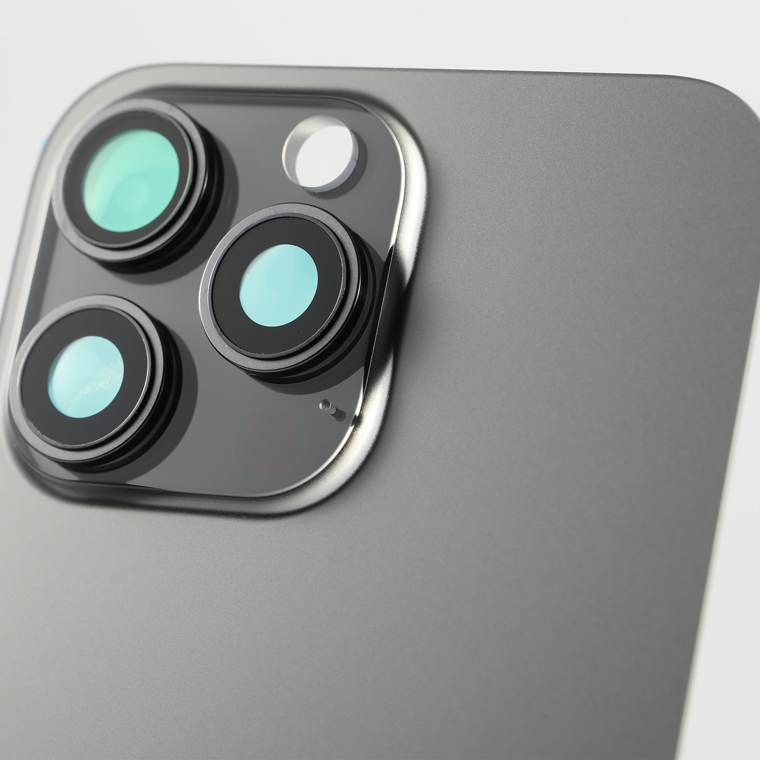 Capac spate sticla iPhone 16 Pro Max cu magnet, fara NFC, culoare Black Titanium