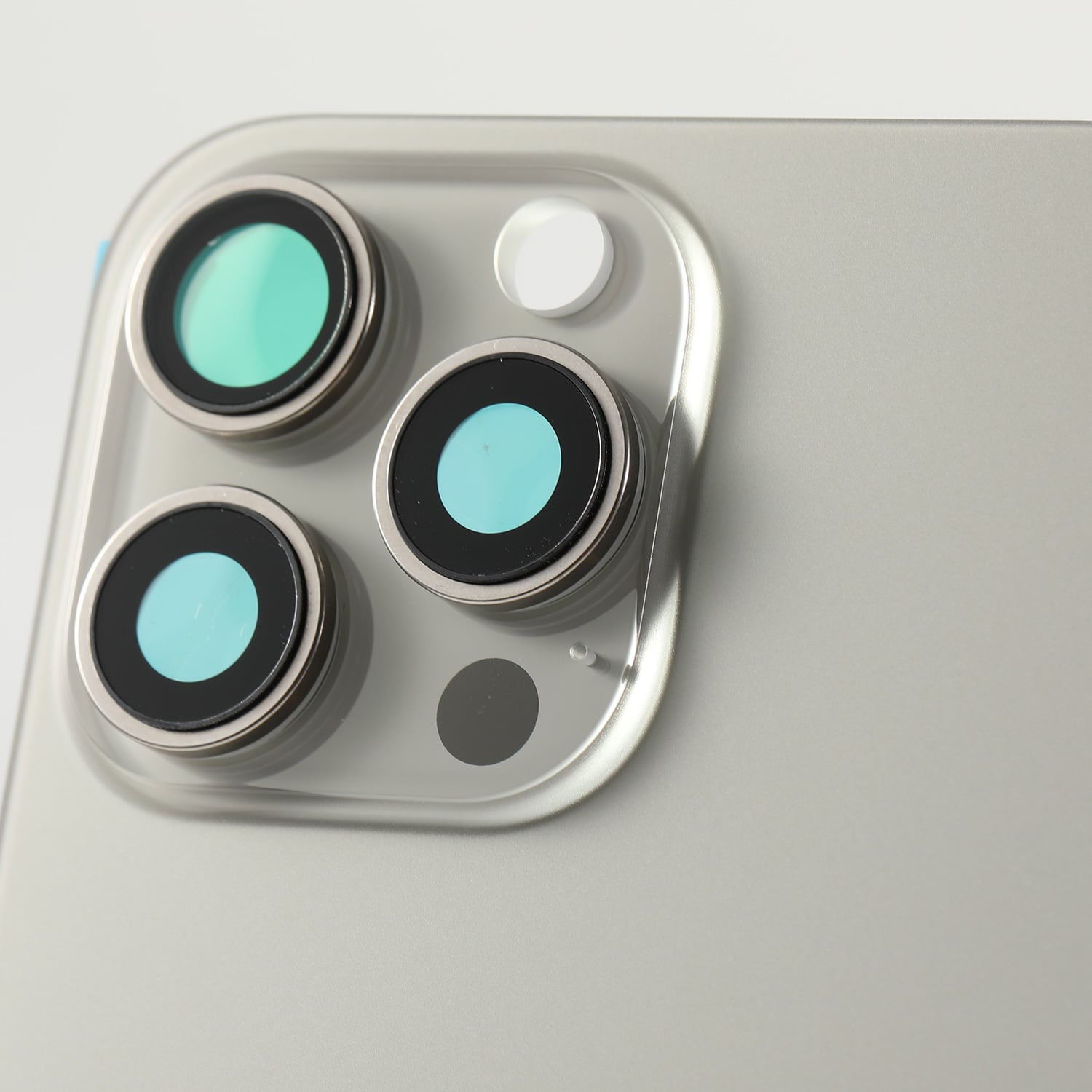 Capac spate sticla iPhone 16 Pro Max cu magnet, fara NFC, culoare Natural Titanium